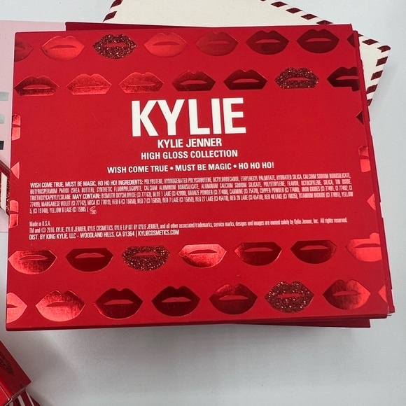 NEW KYLIE NAUGHTY Santa Claus 14 piece SET 5 Mini Lip 3 Gloss Eye pallet RED - Picture 11 of 13